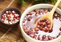 红豆薏米水怎么煮去湿气，去湿气的红豆薏米水做法分享